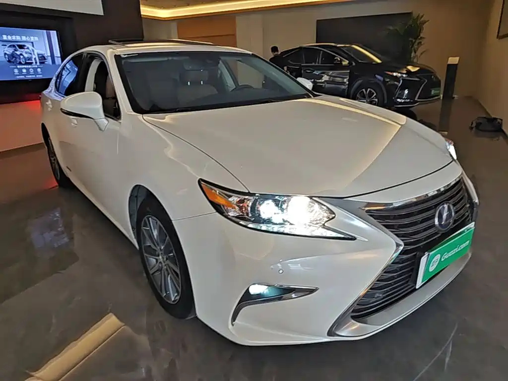 Lexus ES 2016 — фото 4