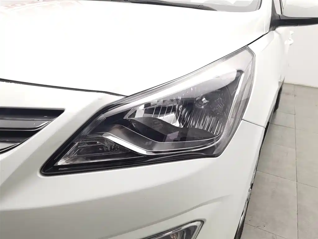 Hyundai Verna 2015 — фото 7