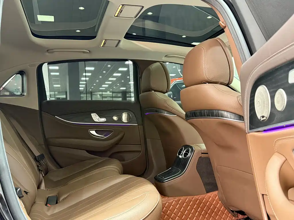 Mercedes-Benz E-Class 2023 — фото 14