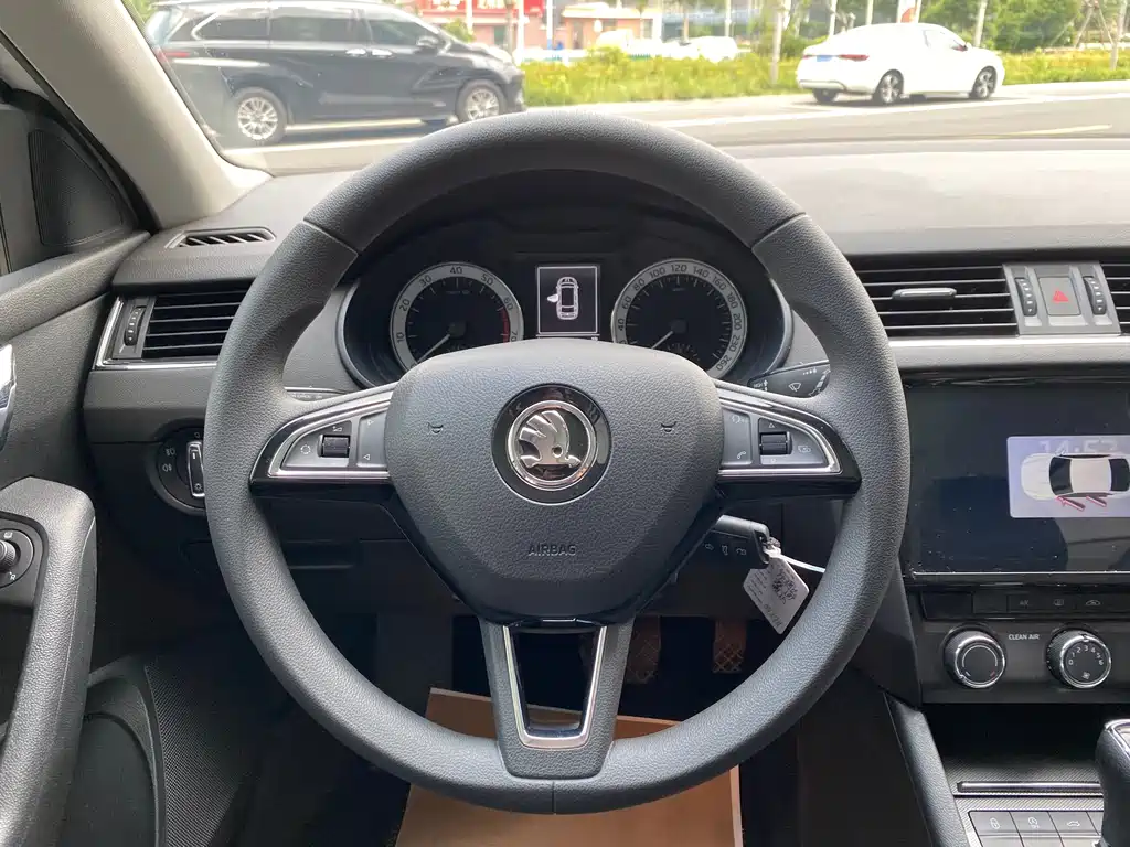 Skoda Octavia 2020 — фото 13