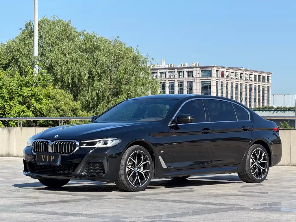 BMW 5 Series 2021 — фото 1