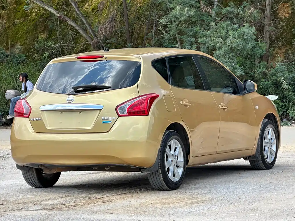 Nissan Tiida 2012