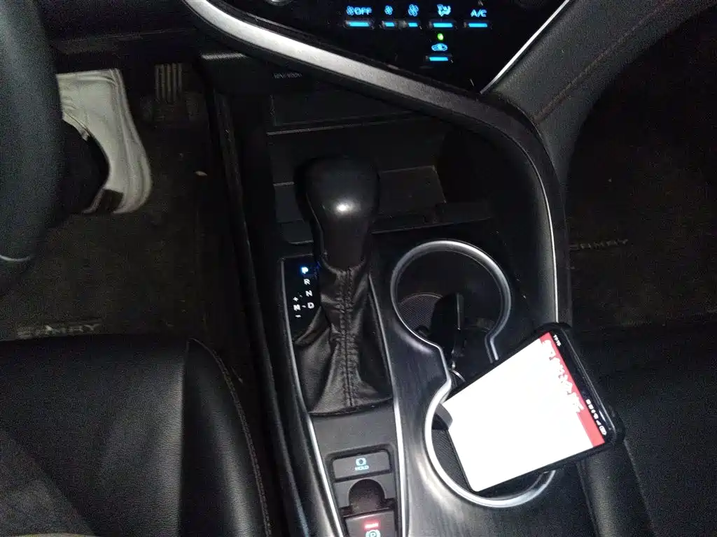 Toyota Camry 2023 — фото 14
