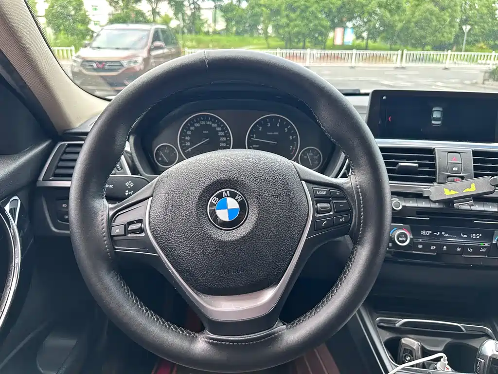 BMW 3 Series 2019 — фото 12