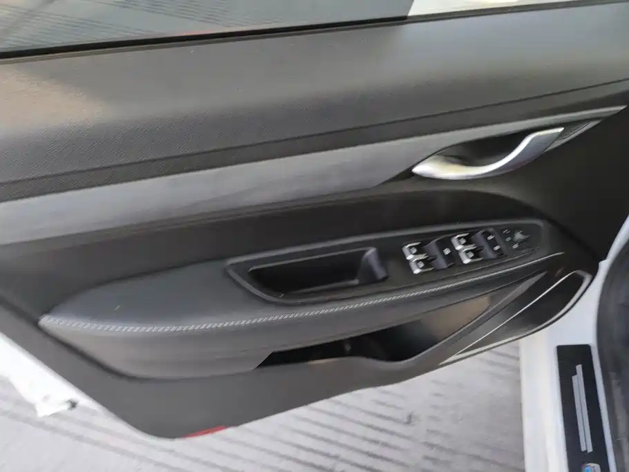 Geely Emgrand 2021