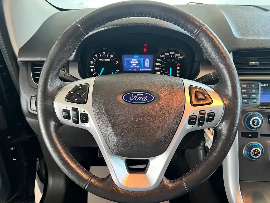 Ford Edge 2015 — фото 13