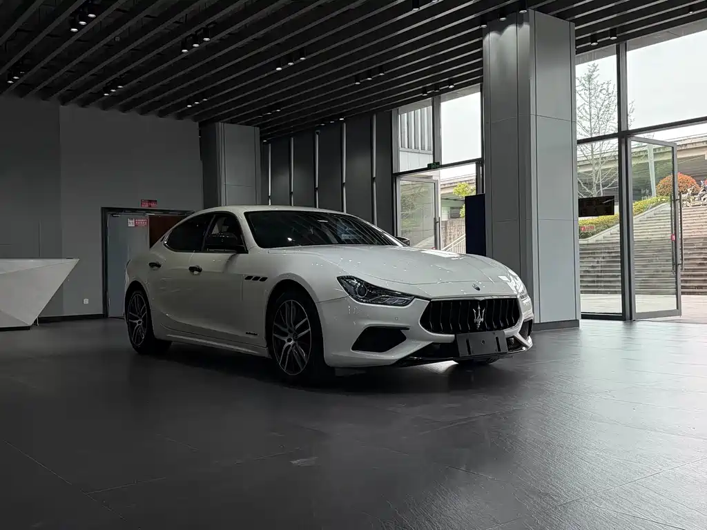 Maserati Ghibli 2021 — фото 3