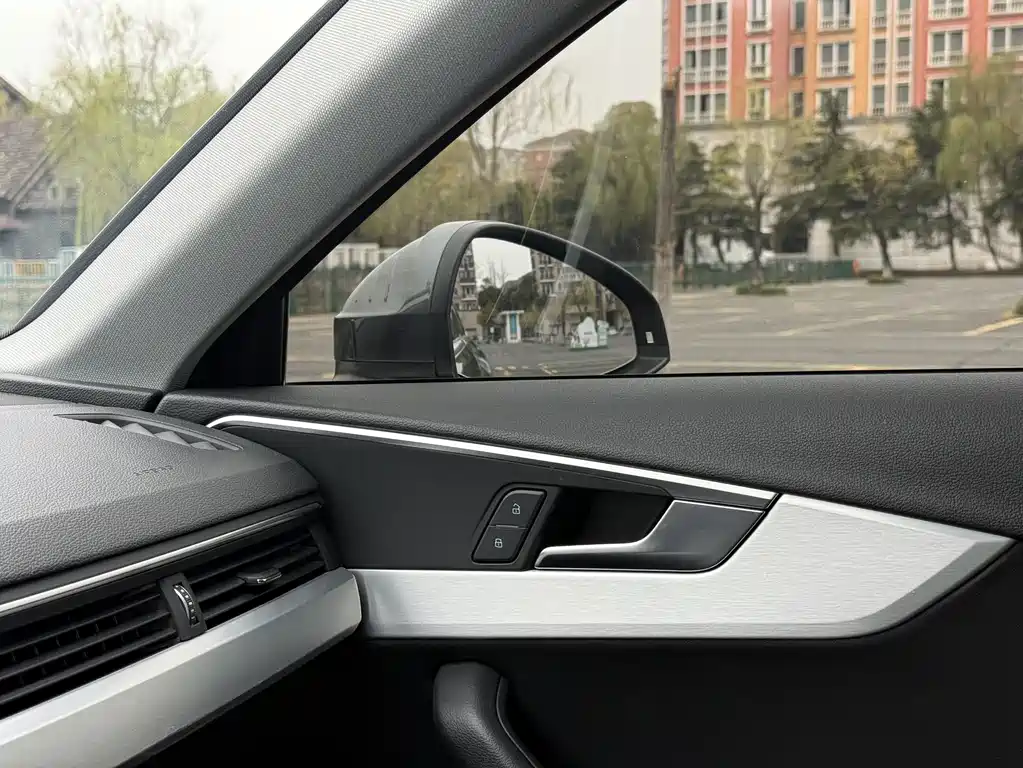 Audi A4L 2021 — фото 18