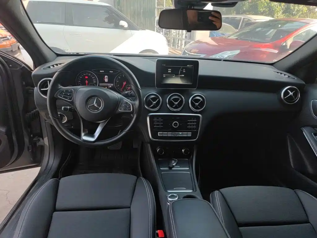 Mercedes-Benz A-Class 2018 — фото 10