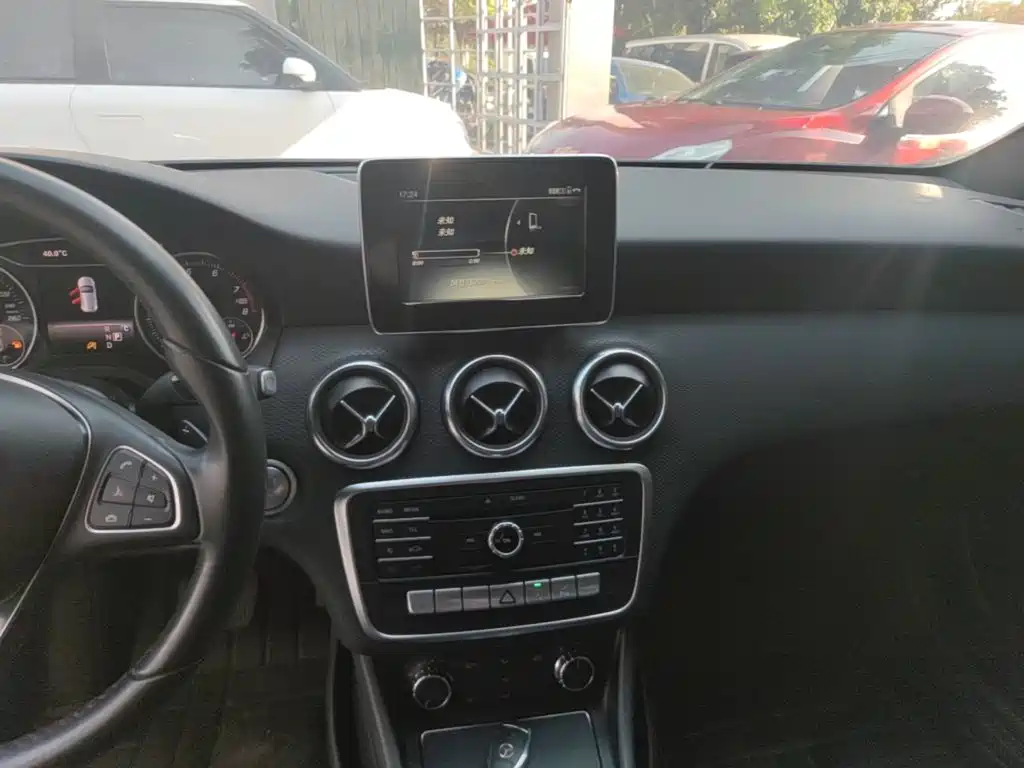 Mercedes-Benz A-Class 2018 — фото 13