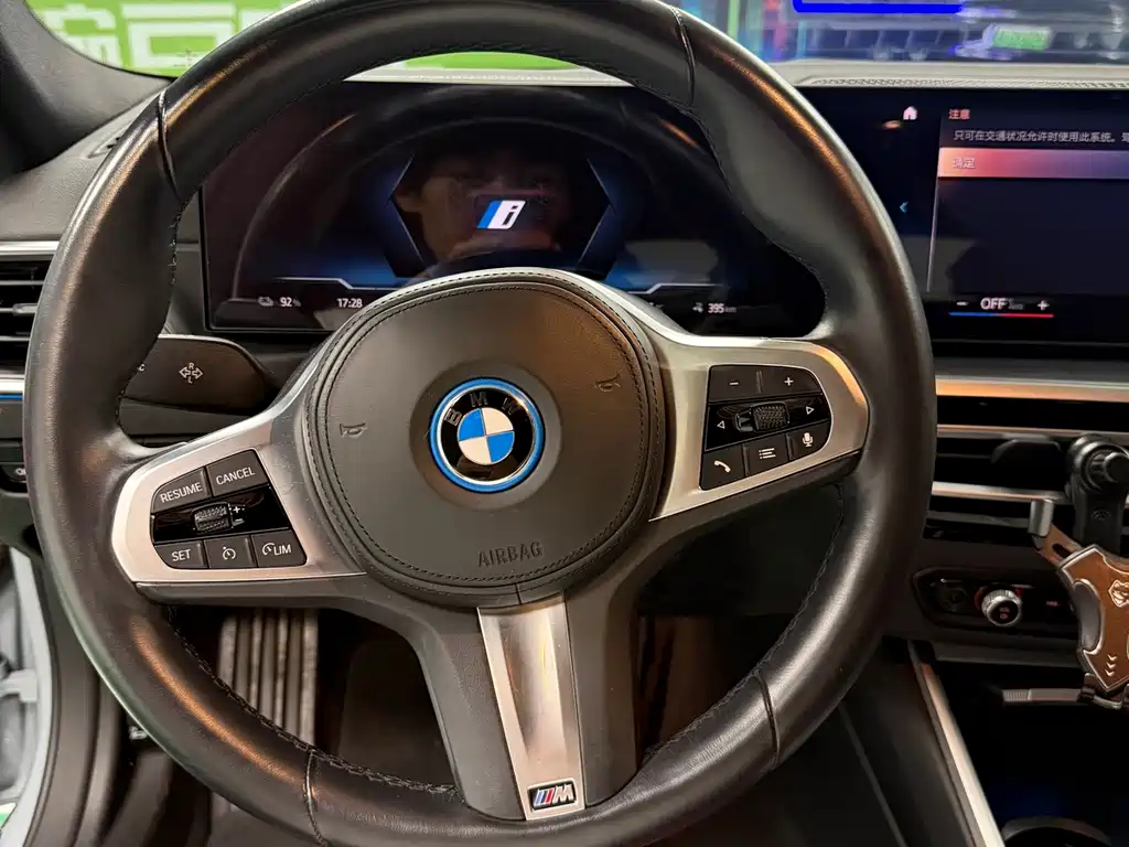 BMW i4 2022 — фото 11