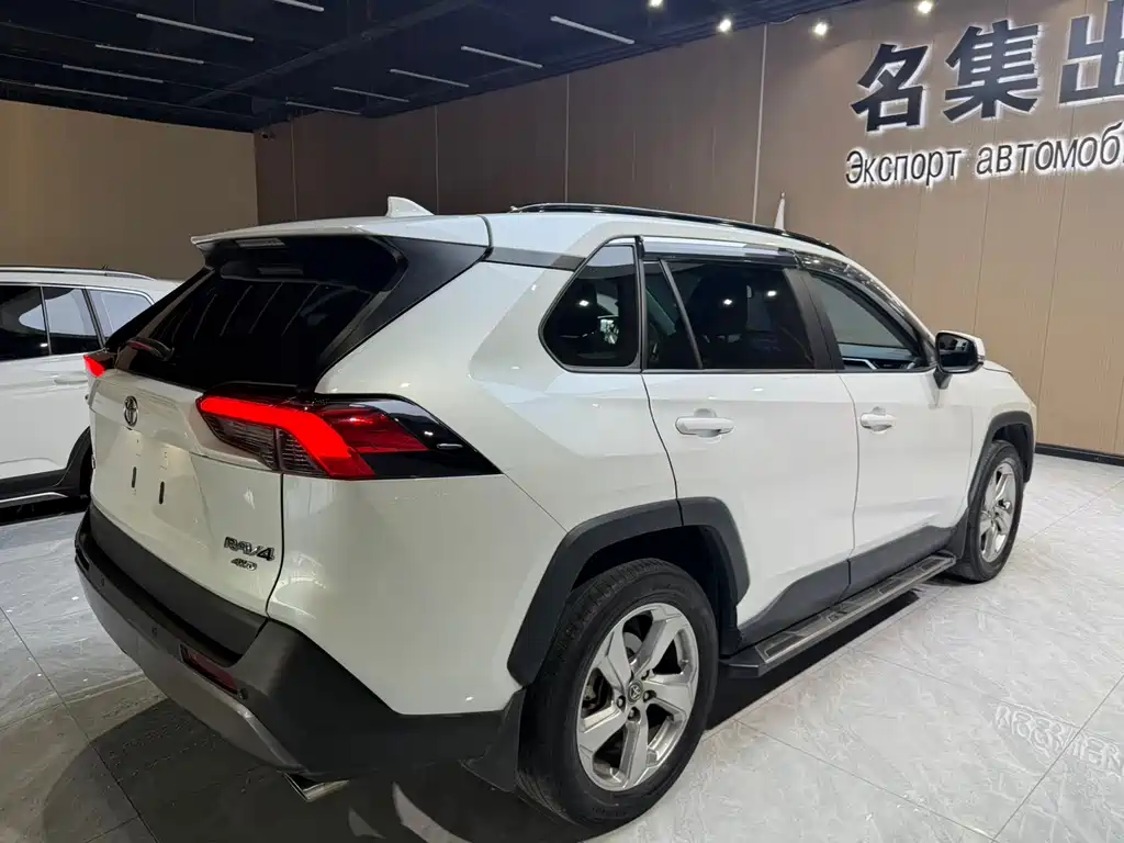 Toyota RAV4 2021 — фото 4