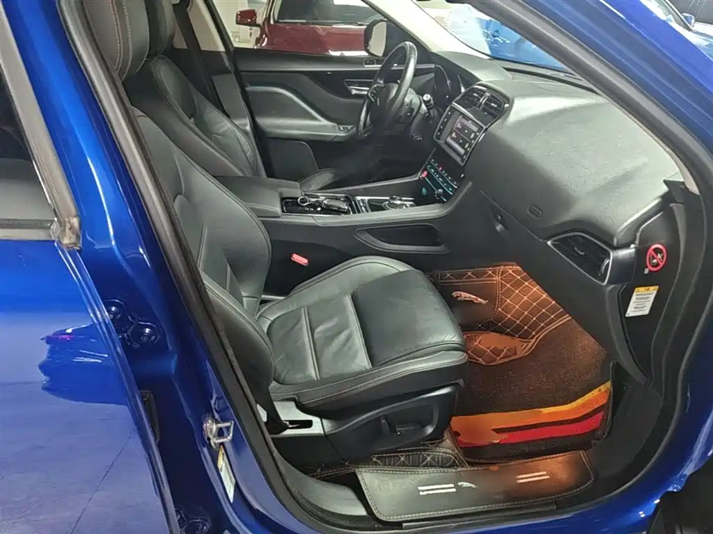 Jaguar F-PACE 2018 — фото 25