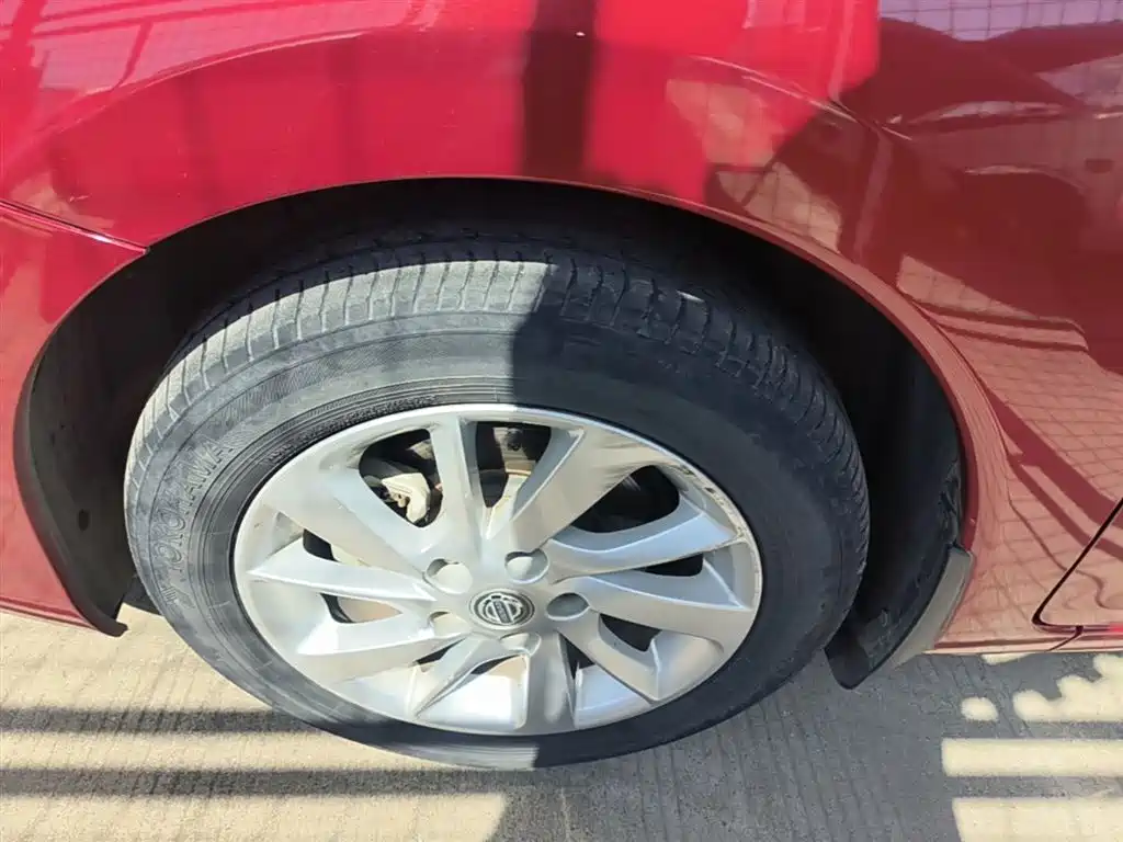 Nissan Tiida 2017 — фото 22