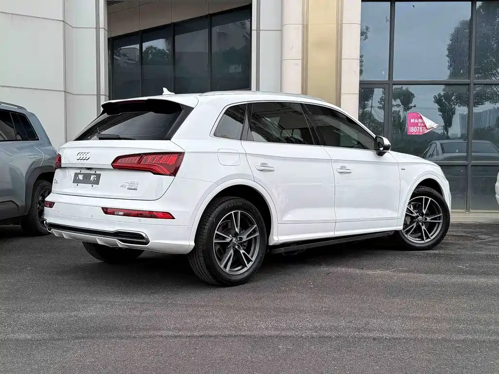 Audi Q5L 2019 — фото 11