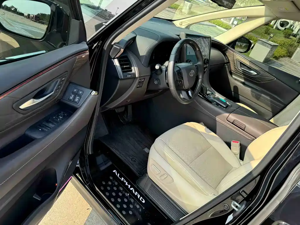 Toyota Alphard 2024 — фото 2