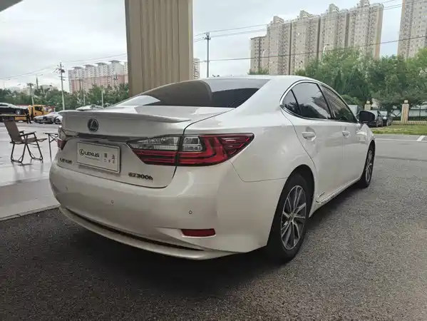 Lexus ES 2017