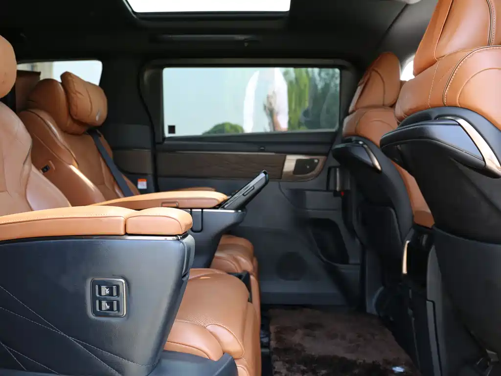 Toyota Alphard 2025 — фото 8