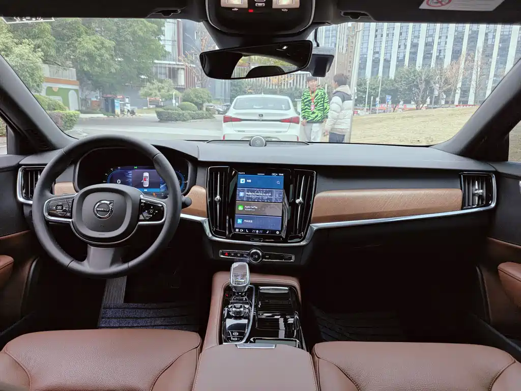 Volvo S90 PHEV 2023 — фото 11