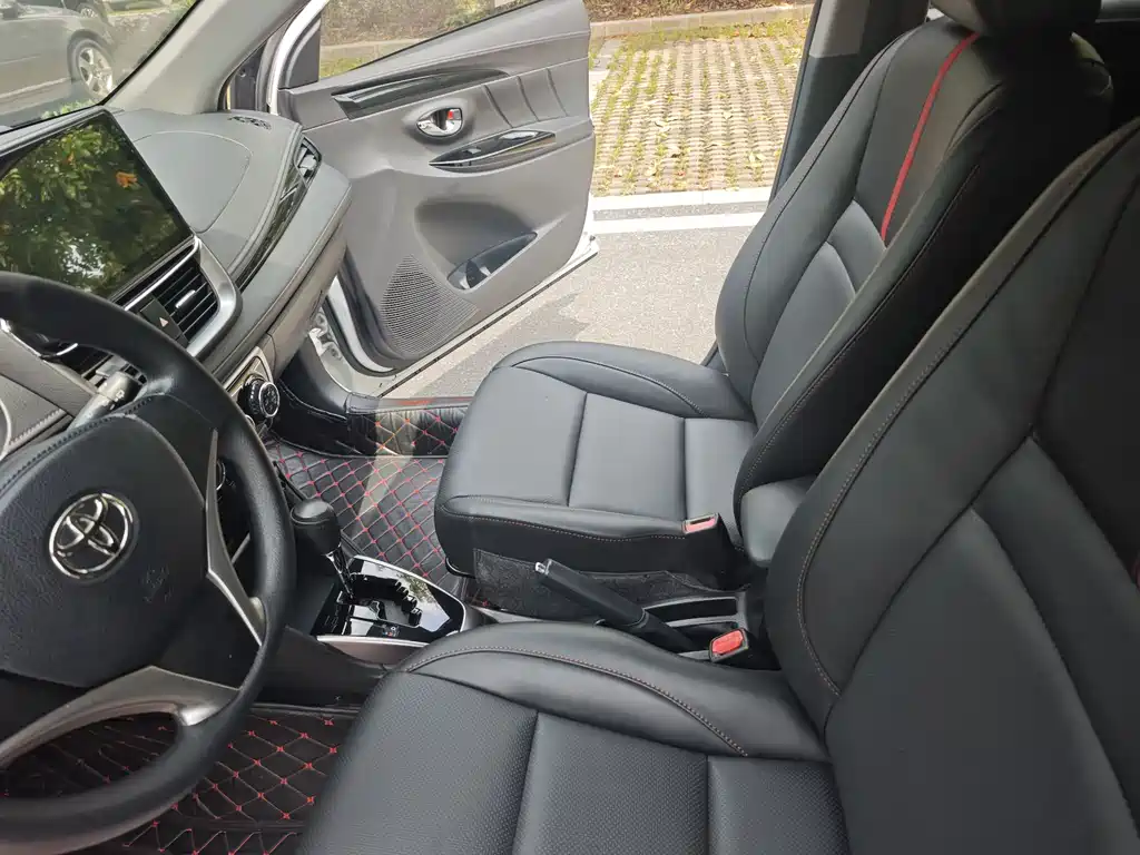 Toyota Yaris L 2020 — фото 16