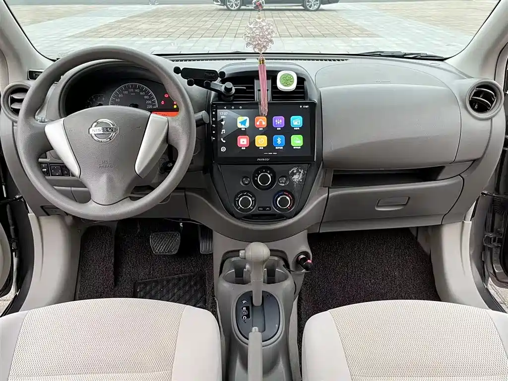 Nissan Sunny 2015 — фото 10