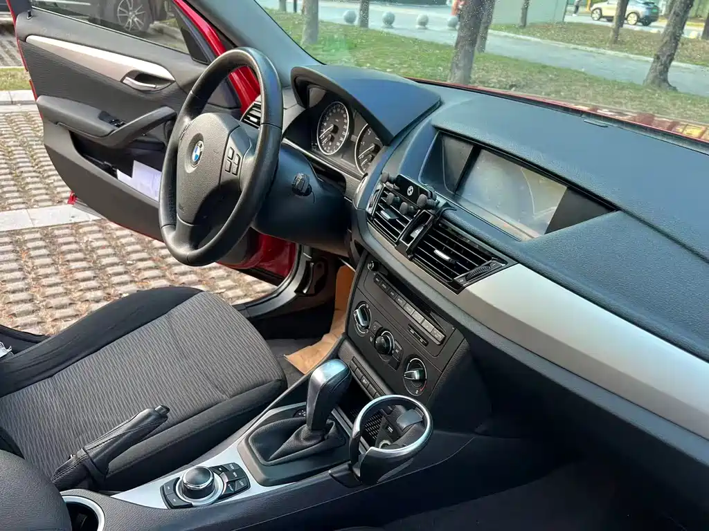 BMW X1 2014 — фото 12