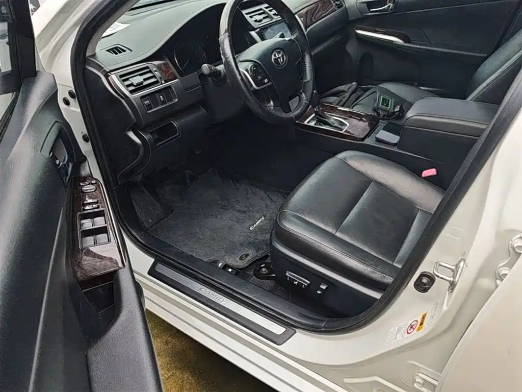 Toyota Camry 2017 — фото 15