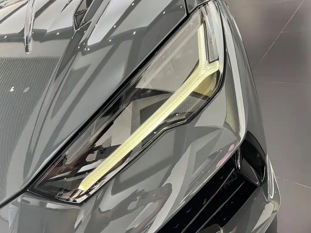 Lamborghini Urus 2024 — фото 10