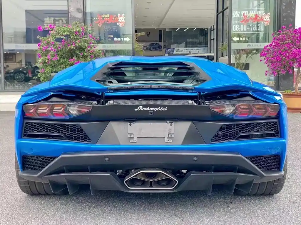 Lamborghini Aventador 2018 — фото 11