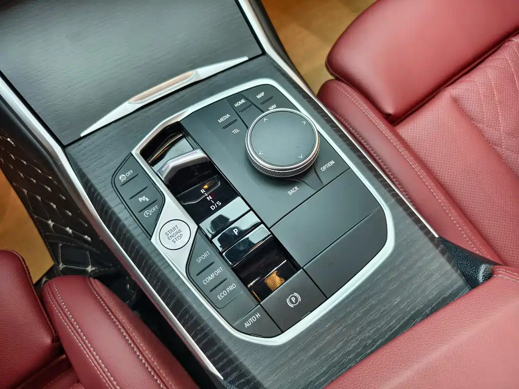 BMW 3 Series 2025 — фото 11