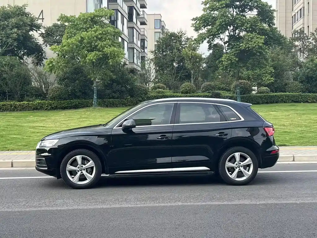 Audi Q5L 2019 — фото 6