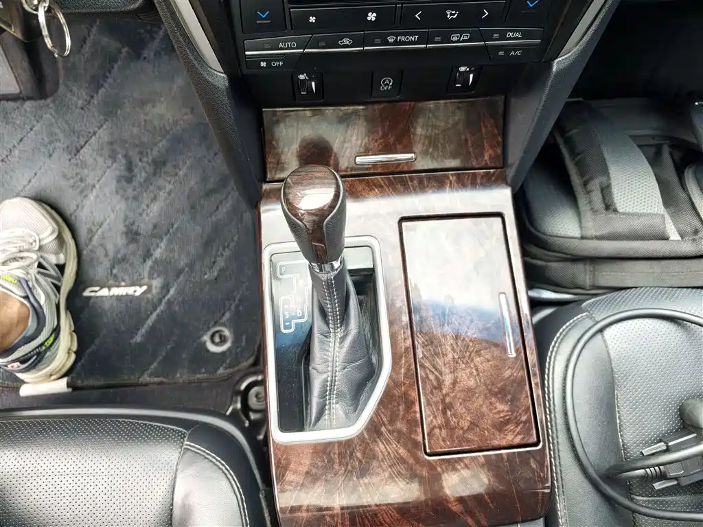 Toyota Camry 2017 — фото 14