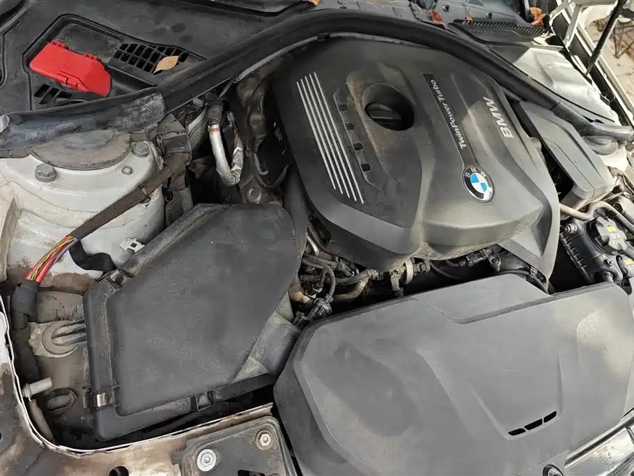 BMW 3 Series 2018 — фото 10