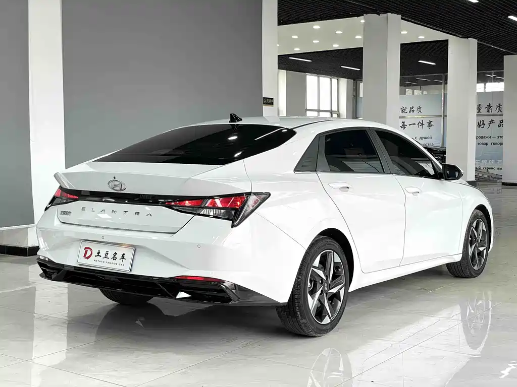 Hyundai Elantra 2023