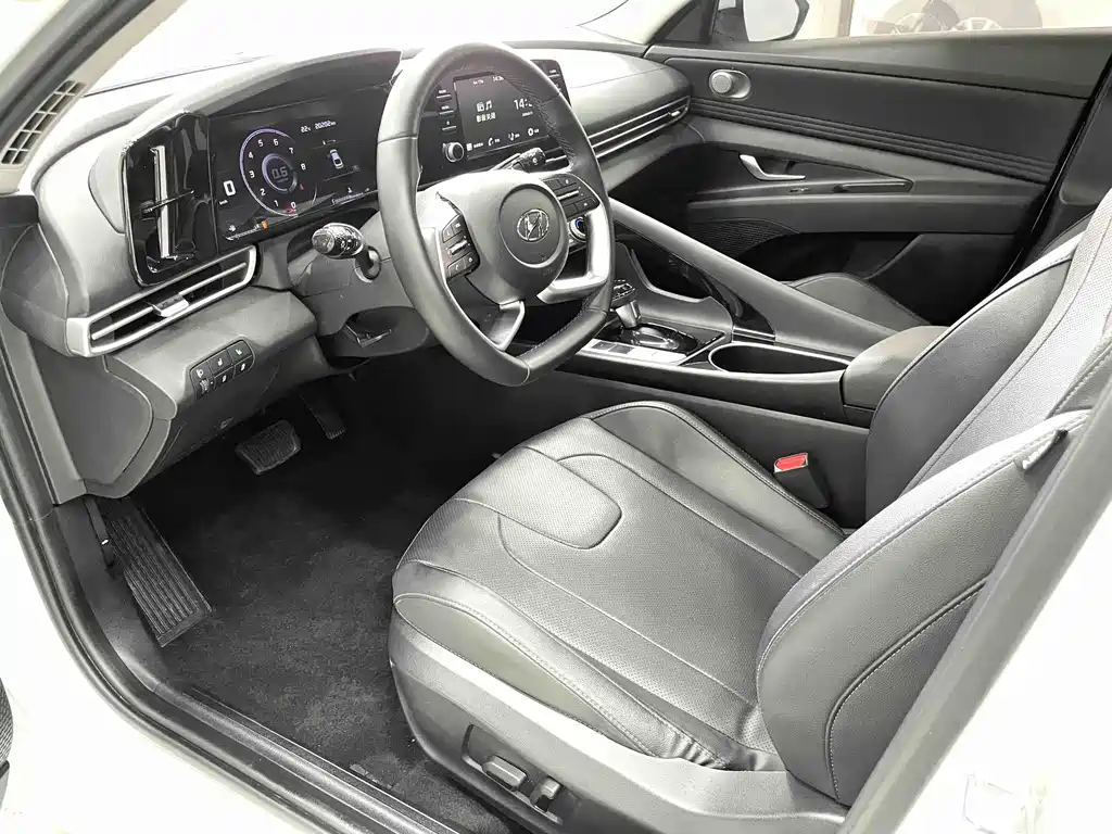 Hyundai Elantra 2023