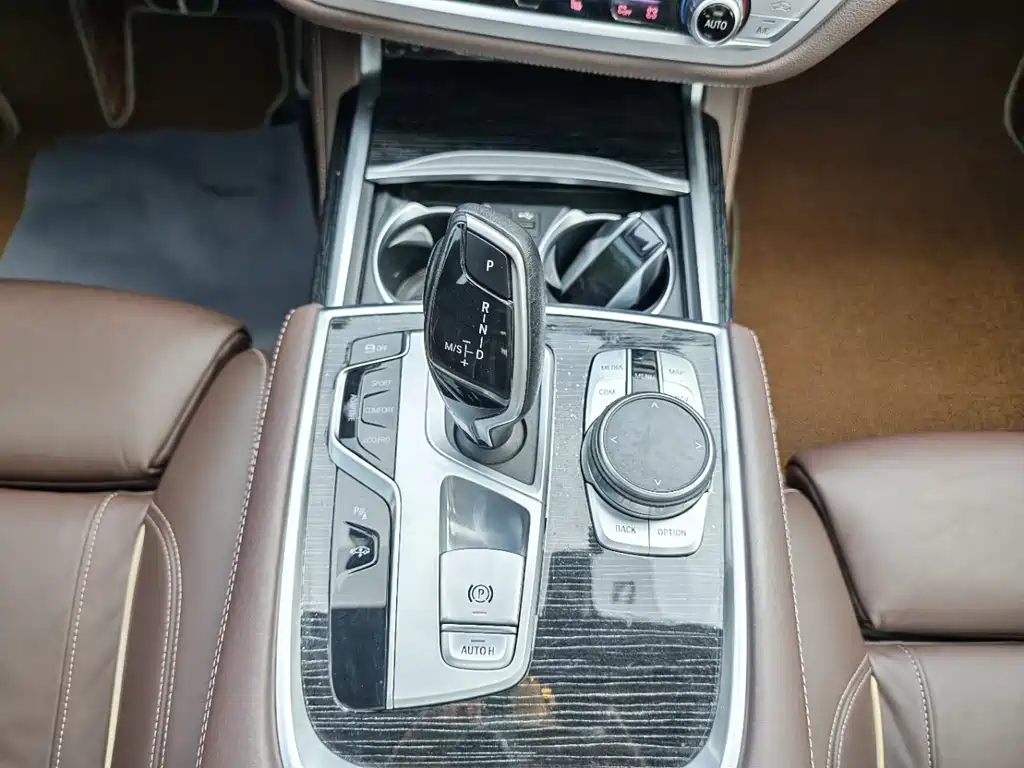 BMW 7 Series 2021 — фото 9