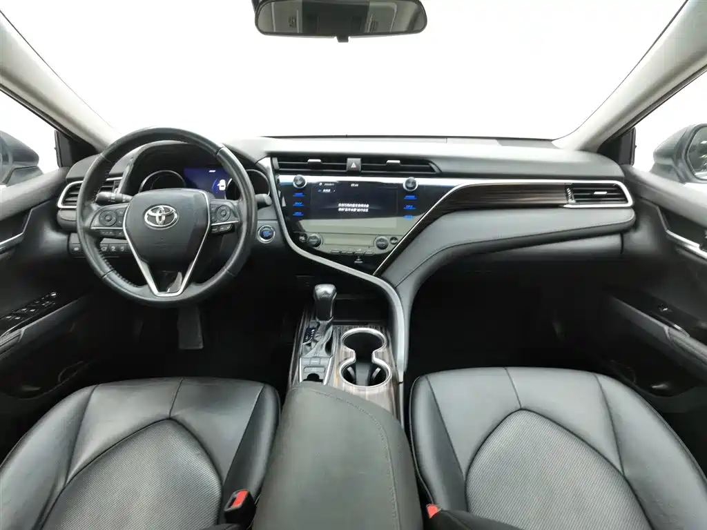 Toyota Camry 2020 — фото 5