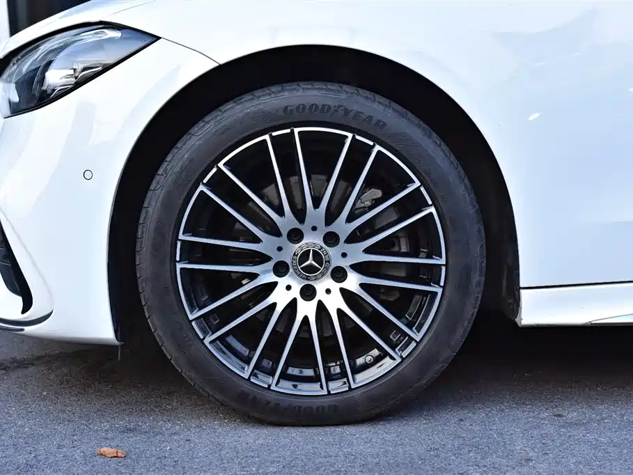 Mercedes-Benz C-Class 2023 — фото 12