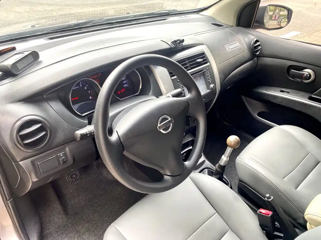 Nissan Livina 2015 — фото 12