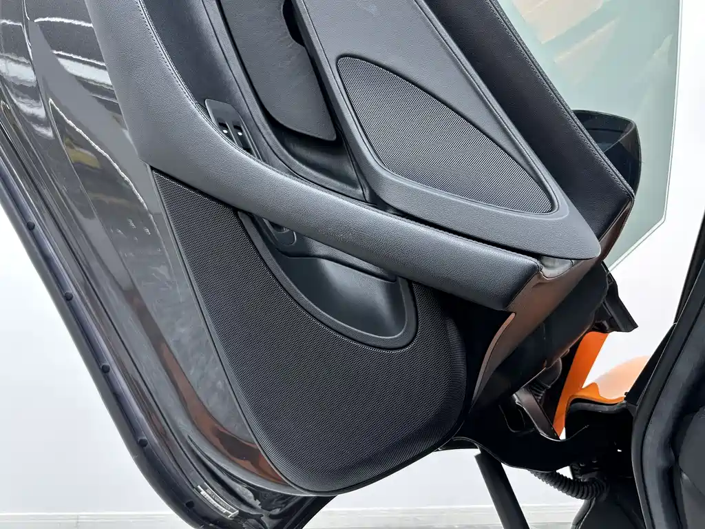 McLaren 540C 2020 — фото 15