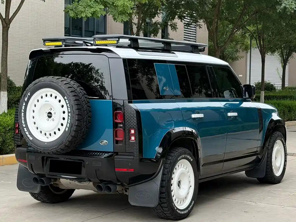 Land Rover Defender 2021 — фото 26