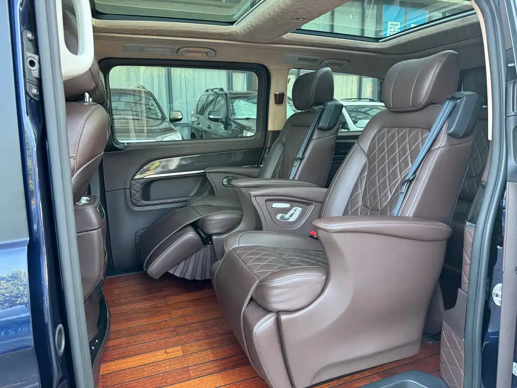 Mercedes-Benz V-Class 2018 — фото 12