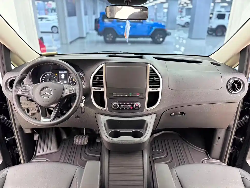 Mercedes-Benz Vito 2023 — фото 13