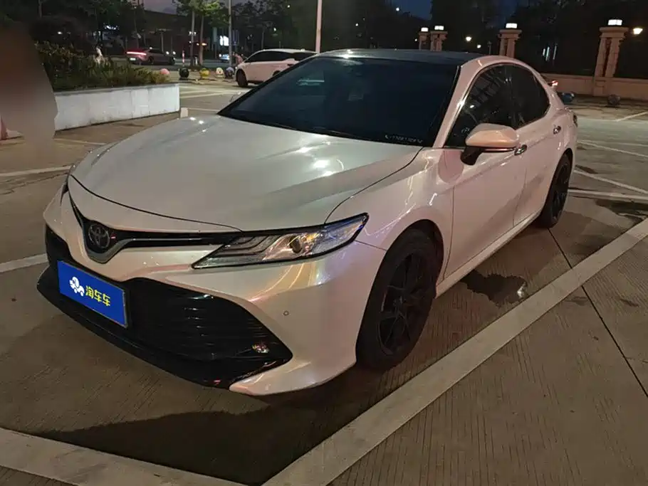 Toyota Camry 2018 — фото 1