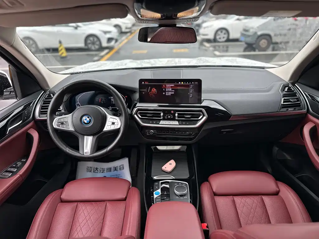 BMW iX3 2024 — фото 10