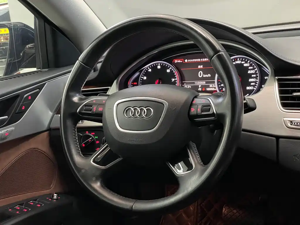 Audi A8 2015 — фото 13
