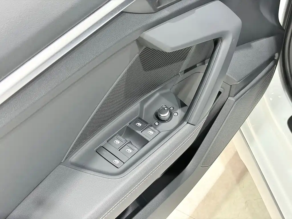 Audi A3 2023 — фото 11