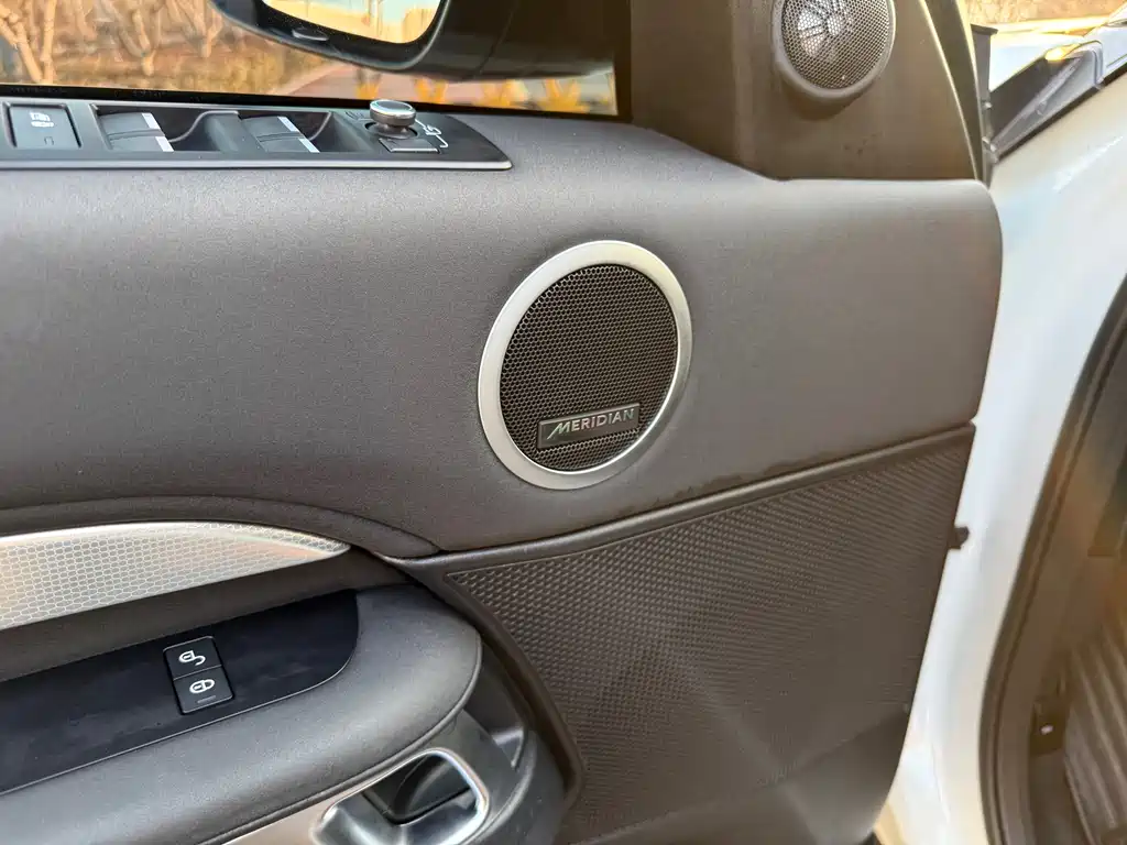 Land Rover Discovery 2020 — фото 12