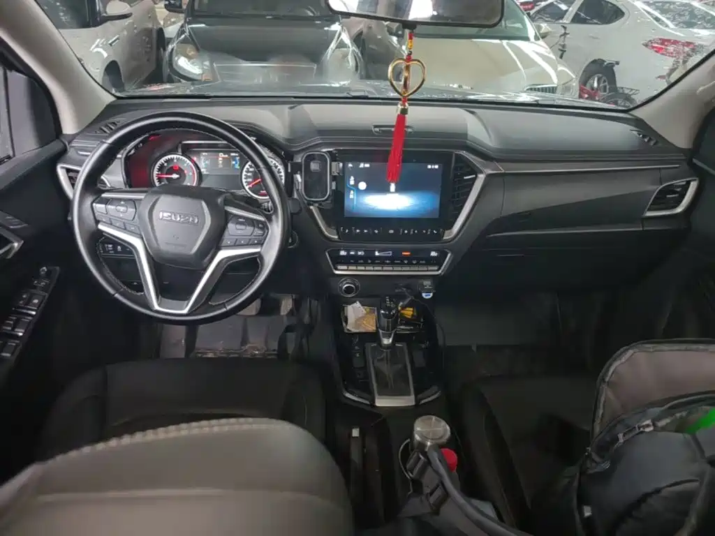 Isuzu D-MAX 2021 — фото 10