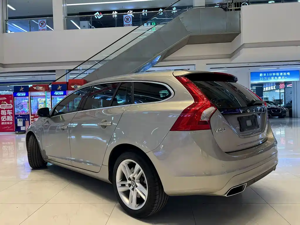 Volvo V60 2016 — фото 5